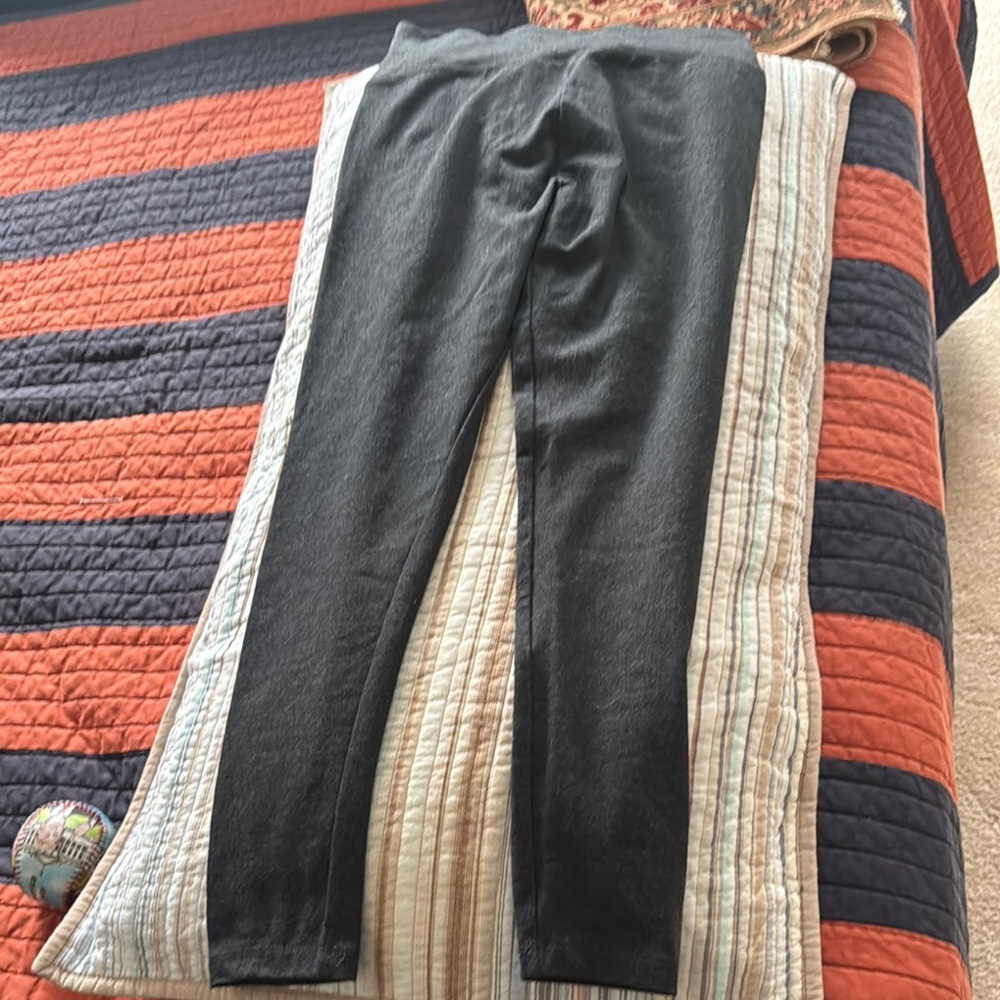 Gray  Leggings American Eagle. Size M. Barely worn
